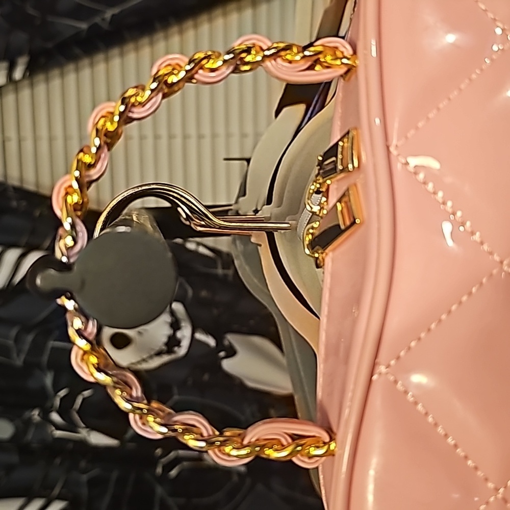 NWOT CUTE TRULY VEGAN LEATHER BAG - Picture 2 of 5